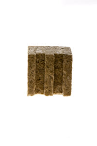 Stone wool cube Grodan 7 x 7 cm small hole